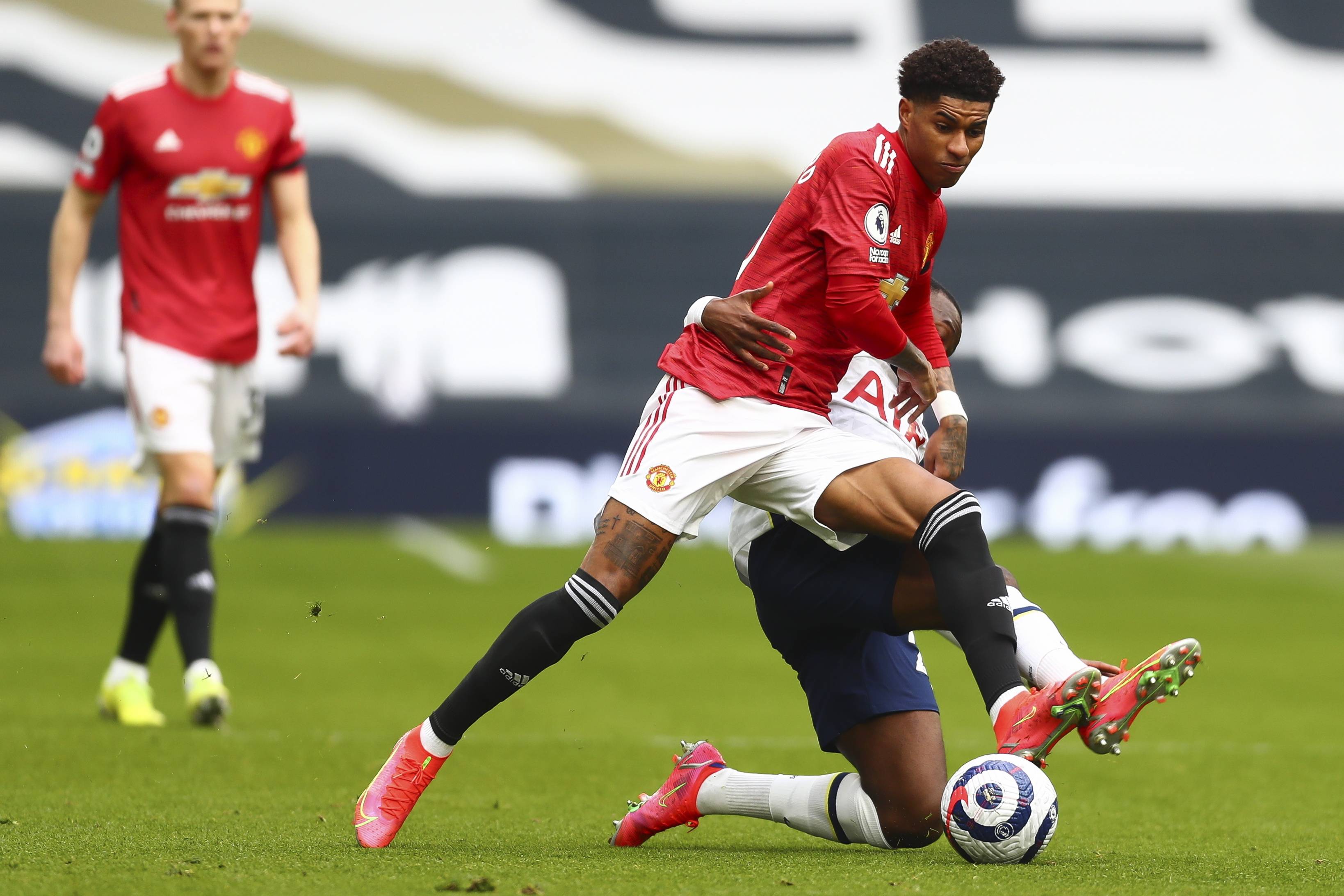 位球迷的反 位球迷的反